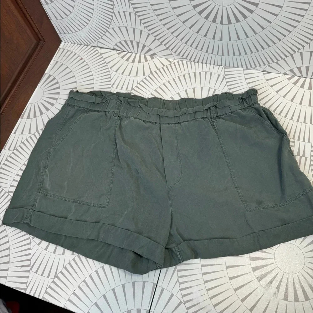 Aerie Women’s Pull‎ On Elastic Waist Shorts Size XL Green